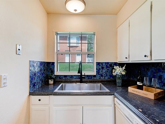 3rd image of 621 W Indiana Ave APT 1