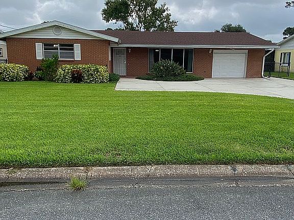 3rd image of 823 Fairway Dr