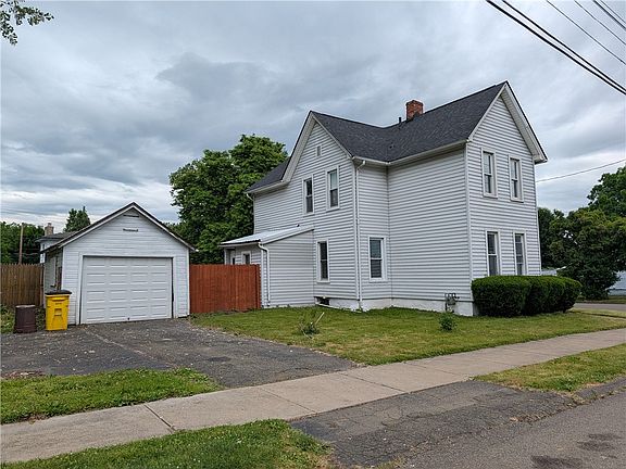 2nd image of 950 N Main St