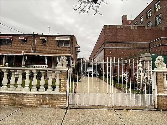 1st image of 613 Thomas S Boyland St