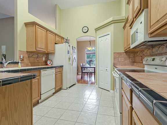 3rd image of 1205 Brentwood Dr