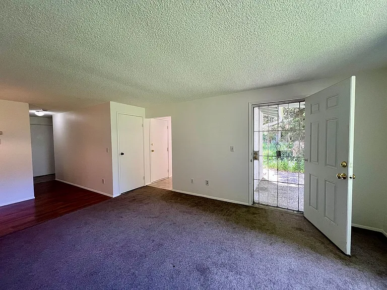 6102 Glen Mary Ln SE — Photo 8