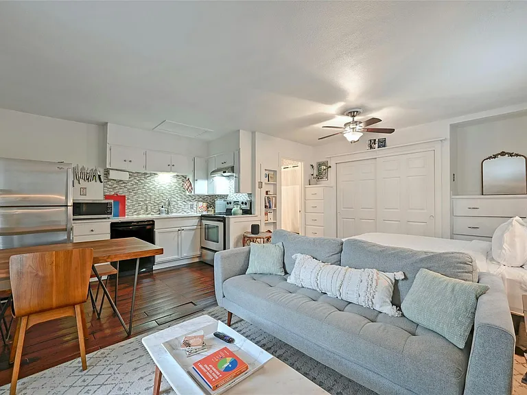 1103 Kenwood Ave #B — Photo 2