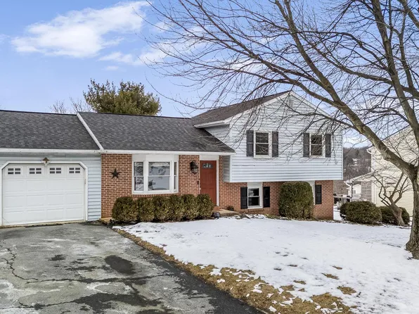 114 Ironstone Dr, Lititz, PA 17543