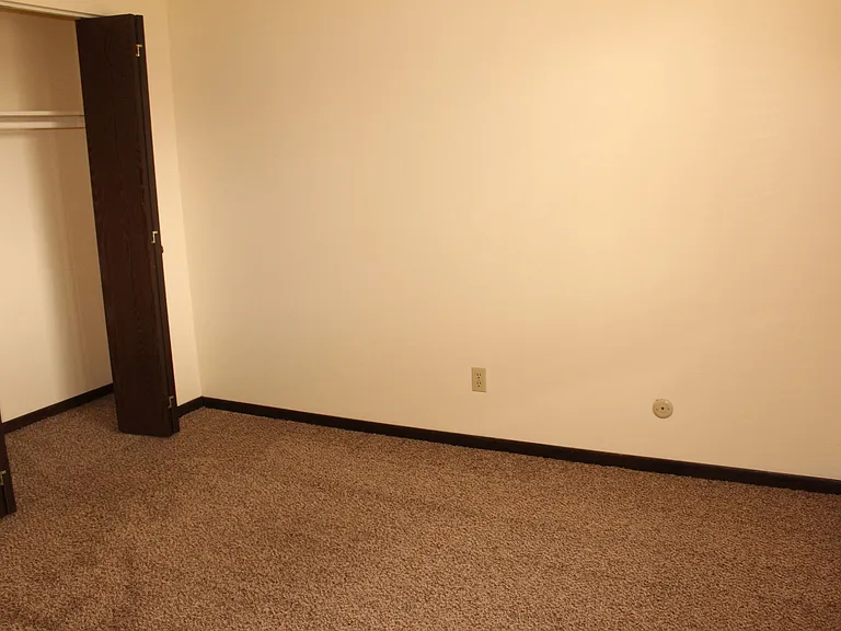 Windsor Crest Apartments — Photo 82