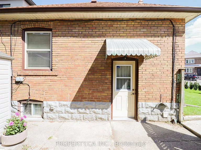 482 Donlands Ave — Photo 20