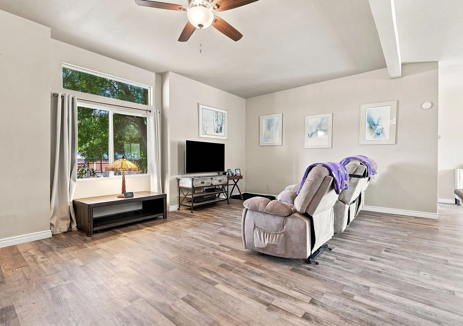 3 Bedroom 2 Bath Manufactured Home in Exeter — Photo 4