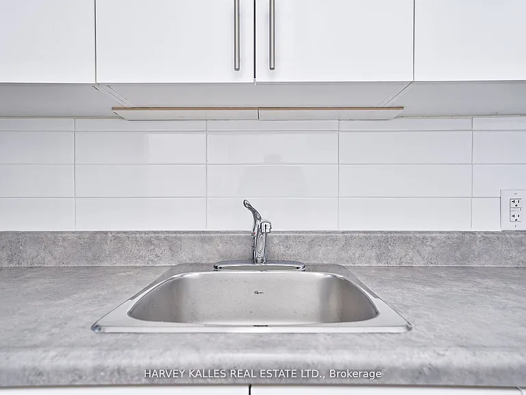 1046 Bathurst St #1 — Photo 13