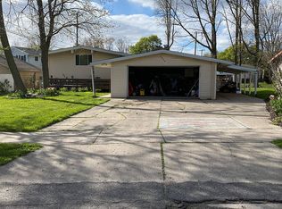 2924 Woodview Dr, Lansing, MI 48911