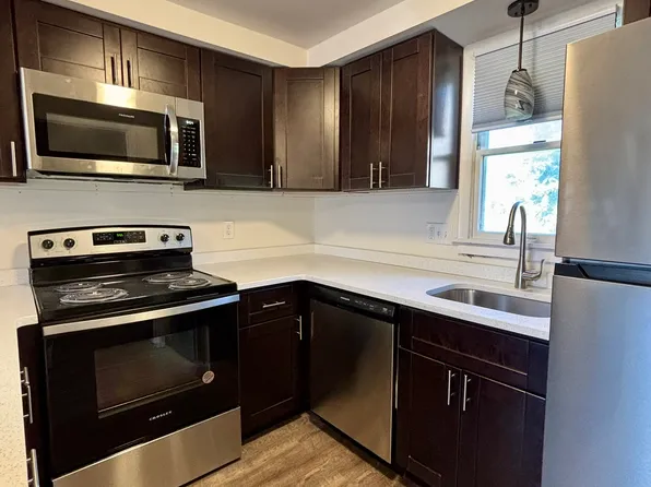 4 Concord Ct N, Tonawanda, NY 14150