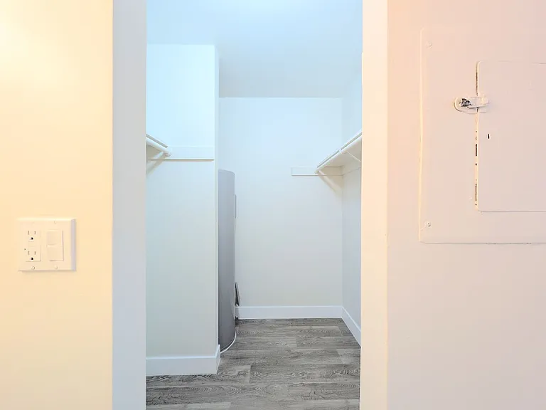 208 E Prince Rd — Photo 18