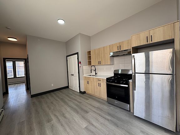 5th image of 194 Johnson Ave #C