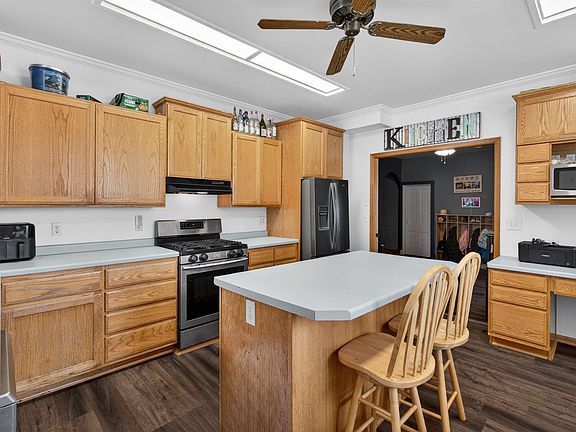 5th image of 422 Court St