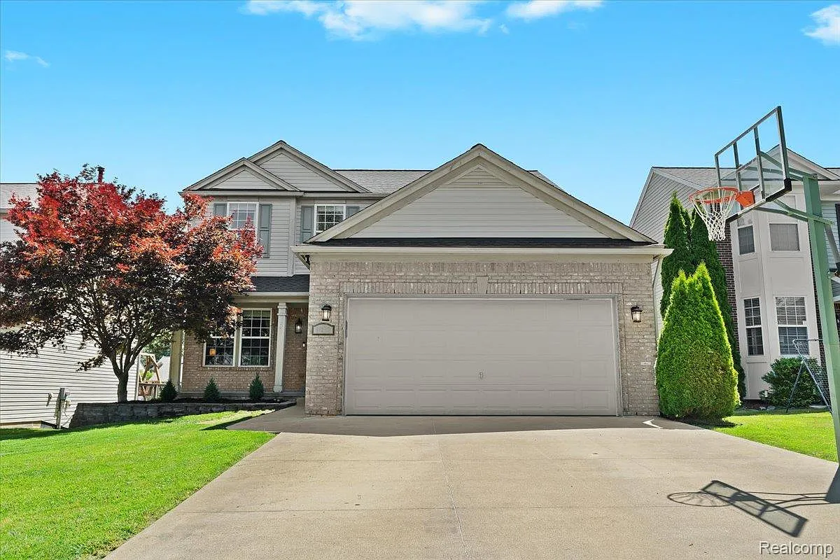 1032 Tudor Ln photo 1
