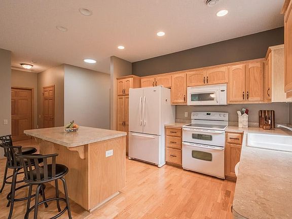 5th image of 923 Cannon Valley Dr W