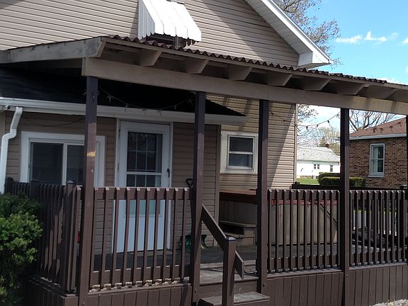 Back porch with hot tub