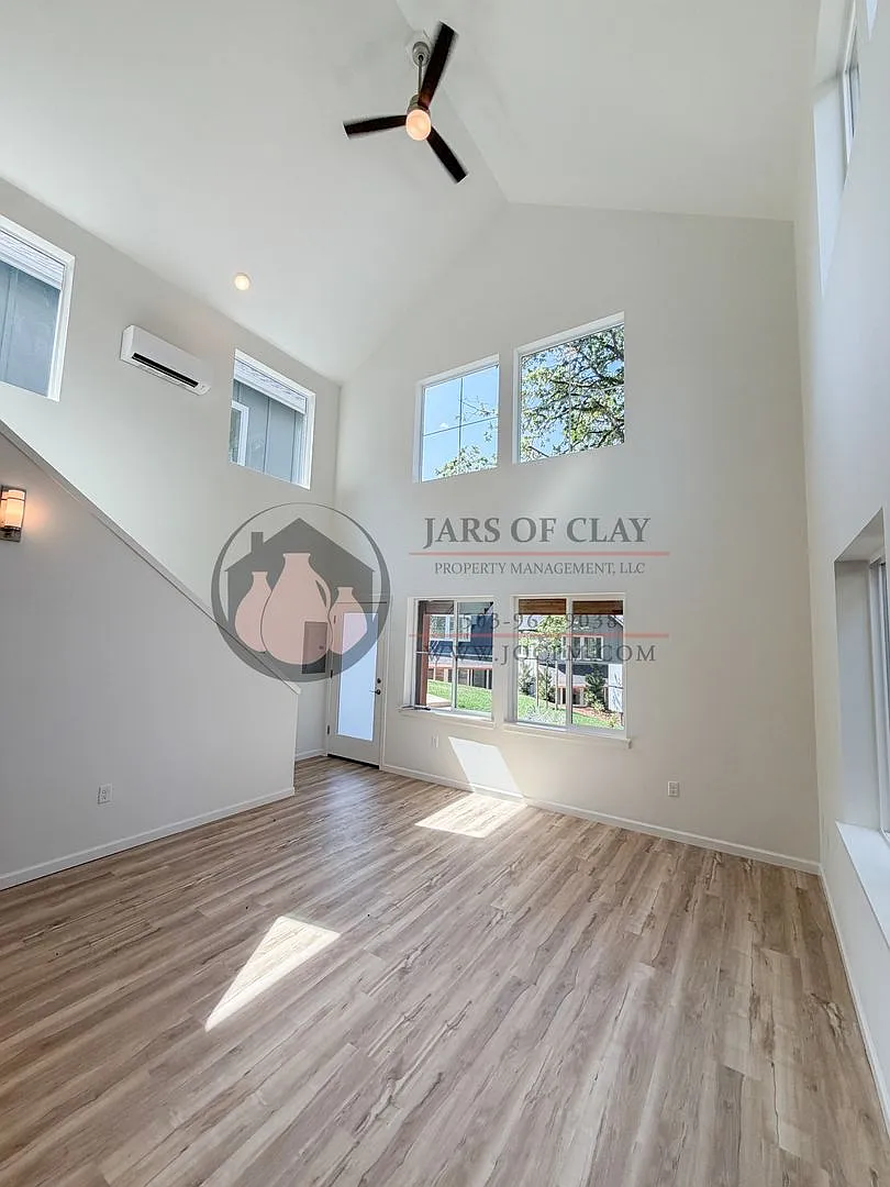 Gorgeous Cottage - South Salem - 2 Bedrooms — Photo 4