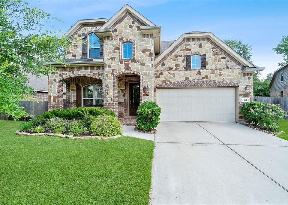 Immaculate Four Bedroom Home in the Thriving Master-Planned Community of Woodforest!