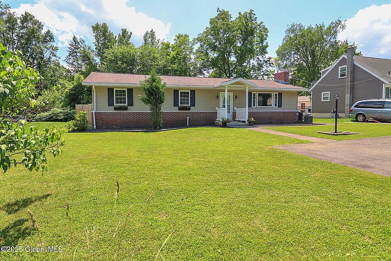 4th image of 8 Jefferson Avenue