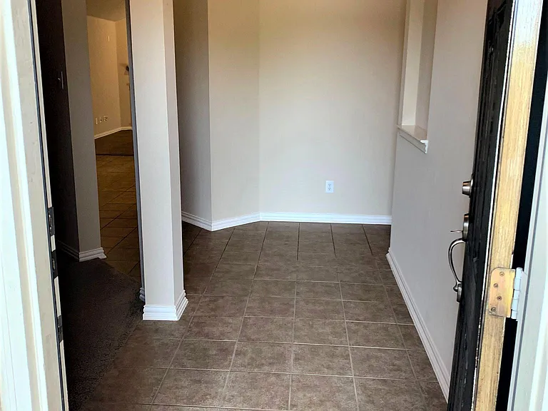 2519 Waterstone Ln — Photo 4