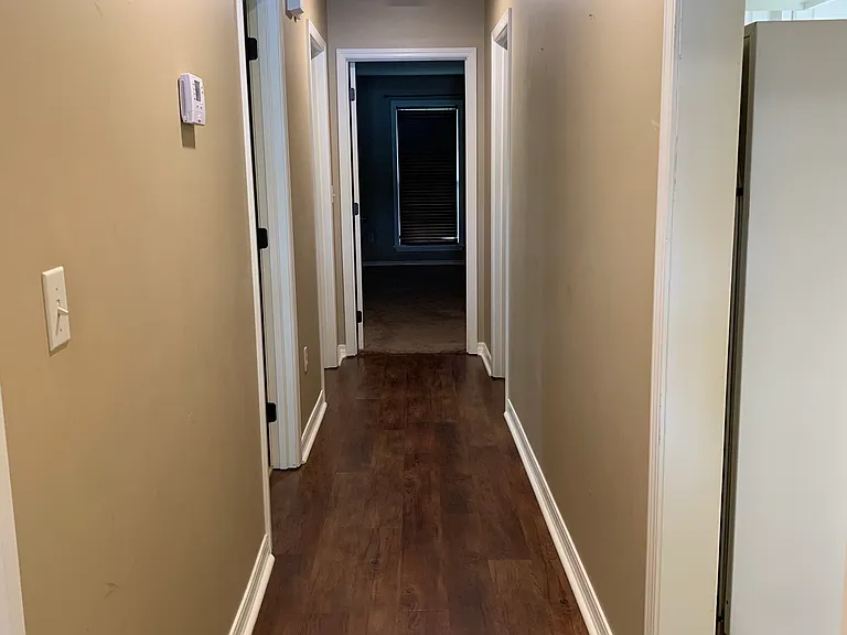 100 Hawthorne Dr — Photo 16