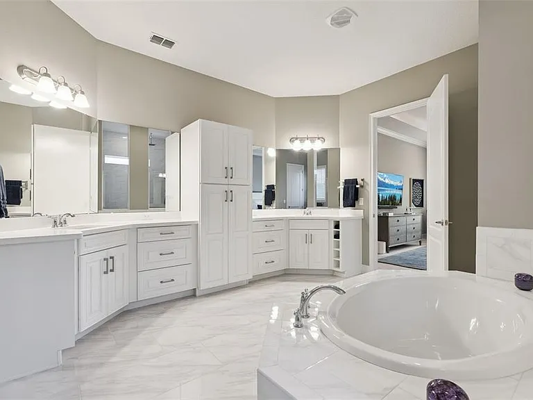 7556 John Hancock Dr — Photo 29