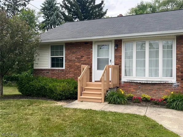 438 North St APT 7A, Chardon, OH 44024