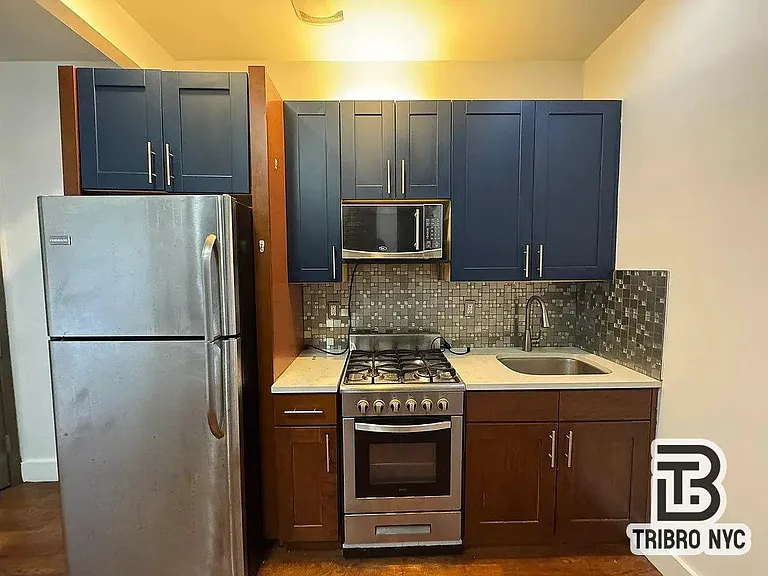 977 Jefferson Ave #3C — Photo 2