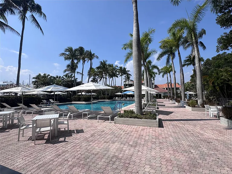 3610 Yacht Club Dr #1002 — Photo 9