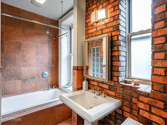 5th image of 125 E 4th St APT 20