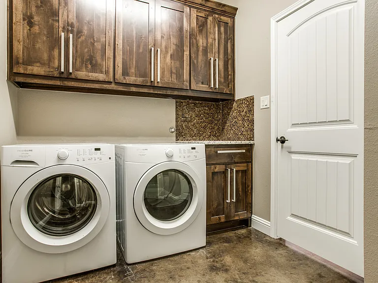 3141 Greene Ave — Photo 40