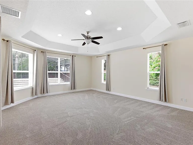 3205 King George Dr — Photo 6