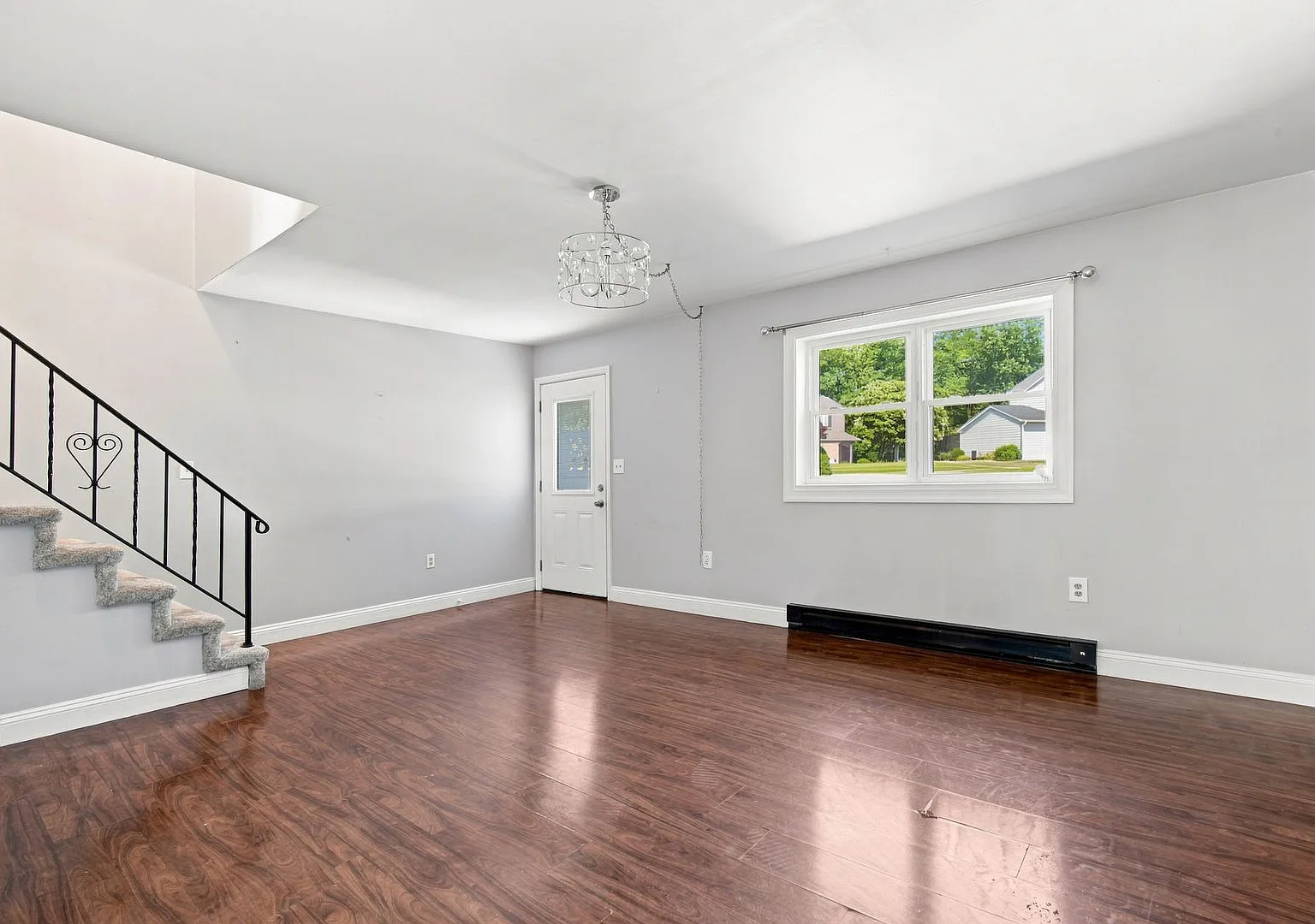 Spacious 3BR/2BA Home with Private Yard & Driveway — Photo 3