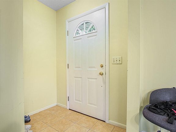 4th image of 4950 Clunie St