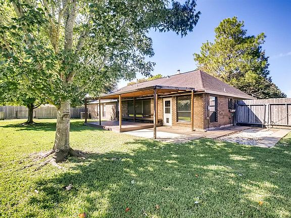 4th image of 3033 Glen Iris Dr