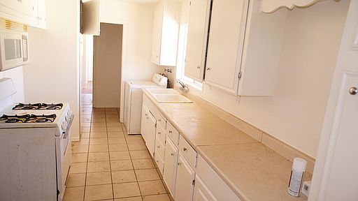 3rd image of 3107 Elmwood Pl