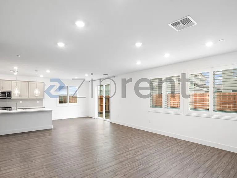 3358 Jubilee Dr — Photo 7