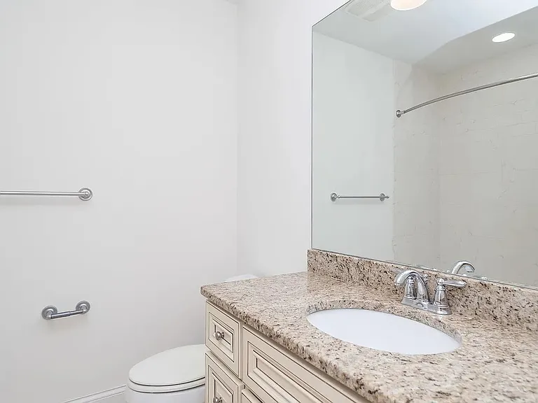 2352 W Byron St #403 — Photo 8