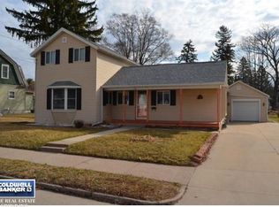 421 5th St, Waupaca, WI 54981