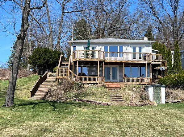 4923 Lakefront Dr, Delton, MI 49046