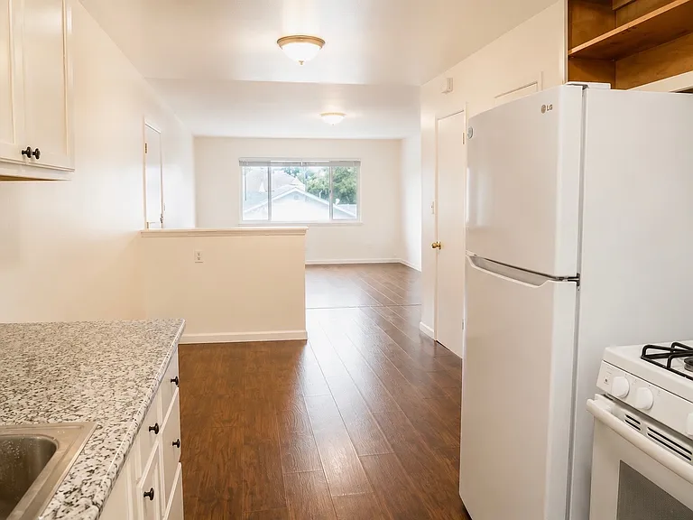 9940 Walnut St — Photo 6