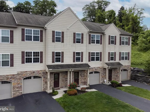 288 Fieldstone Ct, New Cumberland, PA 17070
