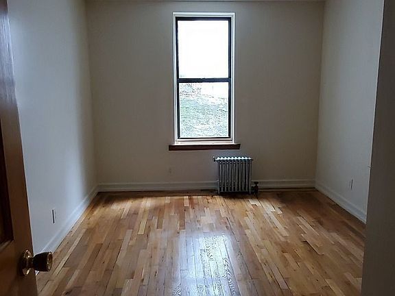 4th image of 10 Adrian Ave #Bb