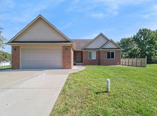 3141 Hessel Ave, Rochester Hills, MI 48307