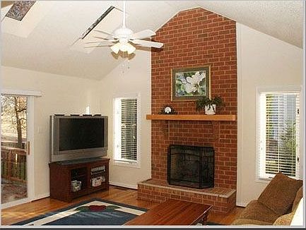 Family room w/ fireplace