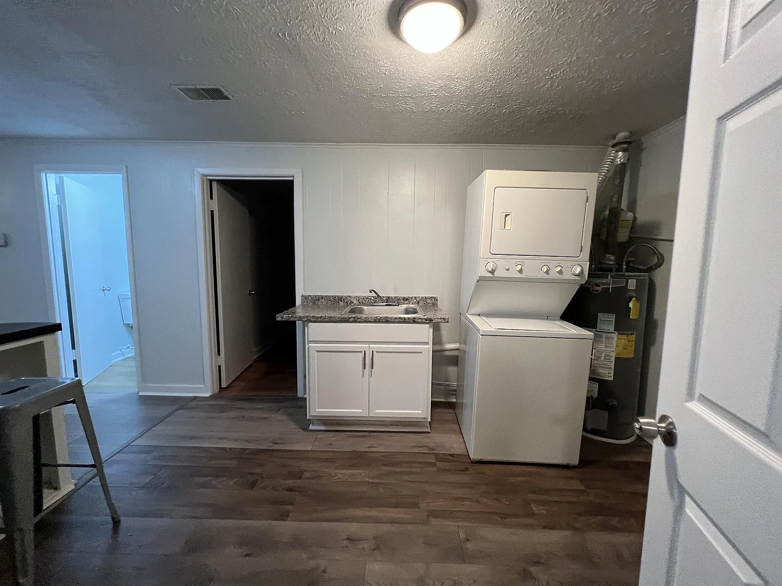 465 Ethel Street Northwest - B — Photo 4
