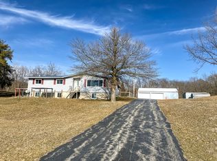 20040 Acker Rd, Fulton, IL 61252