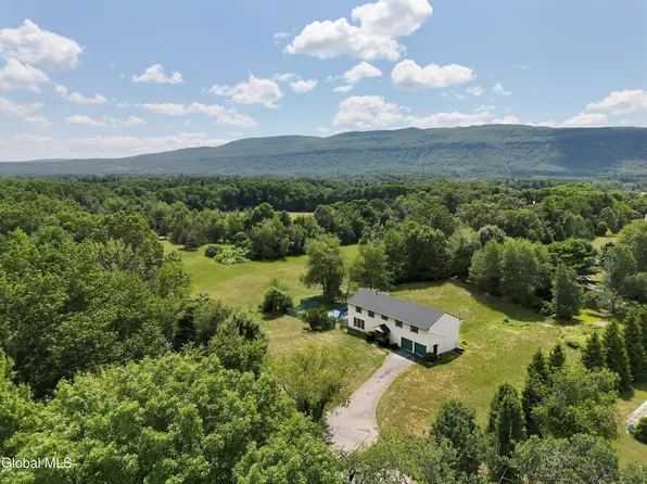 16 Theresa Lane, Voorheesville, NY 12186