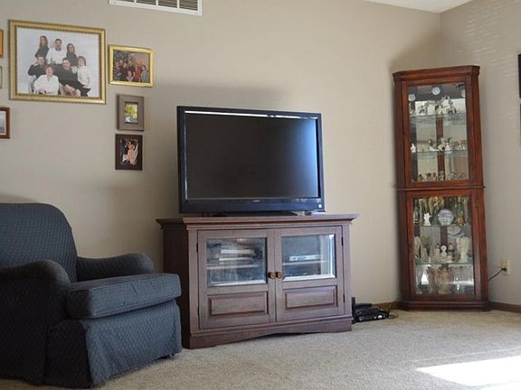 3rd image of 682 Tollis Pkwy #A