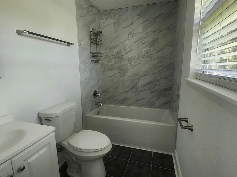 206 Canberra Ct — Photo 4